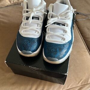 JORDAN 11 RETRO LOW 'NAVY SNAKESKIN' 2019
White/black-Navy Men size 8